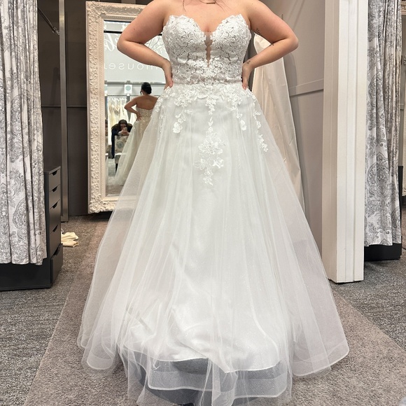 BRAND NEW Maggie Sottero wedding dress - Picture 1 of 5